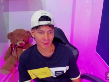 Twink_Bunny Chaturbate stream image from December 18, 2024