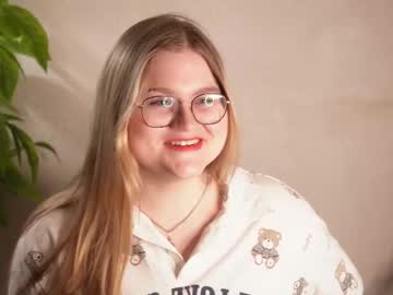 Petrahesley Chaturbate stream image from December 18, 2024