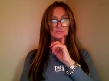 Princessviaa Chaturbate stream image from December 18, 2024