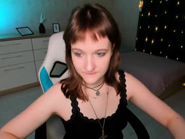 Clover_Red Chaturbate stream image from December 18, 2024