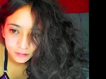 Madelainee_Buk Chaturbate stream image from December 18, 2024