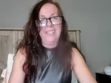 Mmmjuicypeaches Chaturbate stream image from December 18, 2024