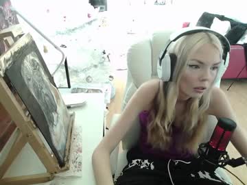 Tinykylie Chaturbate stream image from December 18, 2024