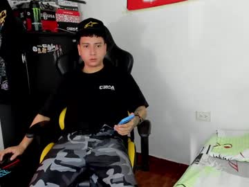 Andy_Kitsune__ Chaturbate stream image from December 18, 2024