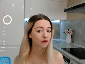 Lynetteesser Chaturbate stream image from December 18, 2024