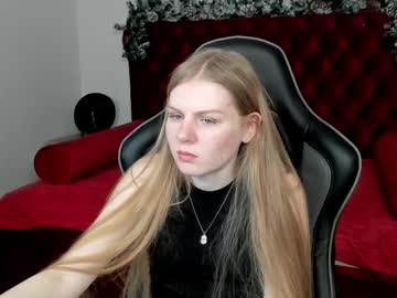 Stelladelacour Chaturbate stream image from December 18, 2024