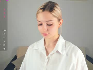 Darlinedowey Chaturbate stream image from December 18, 2024