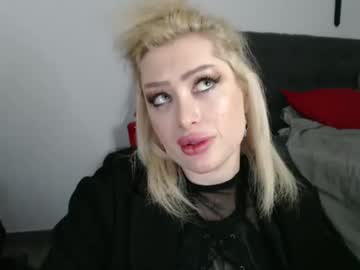 Deewhitee Chaturbate stream image from December 18, 2024