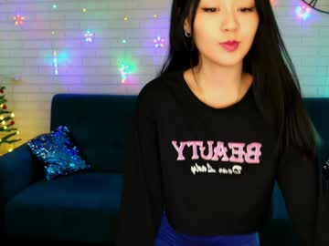 Hannarosie Chaturbate stream image from December 18, 2024