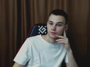 Robert10211 Chaturbate stream image from December 18, 2024