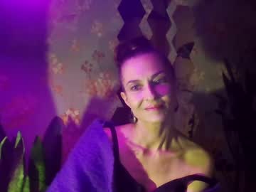 Kristinagold44 Chaturbate stream image from December 18, 2024