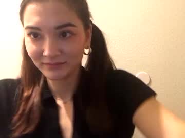 Lovelyqueenaria Chaturbate stream image from December 18, 2024