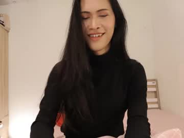 Bee_Thai Chaturbate stream image from December 18, 2024