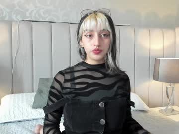 Bellableu_ Chaturbate stream image from December 18, 2024