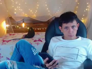 Derecktwink_ Chaturbate stream image from December 18, 2024