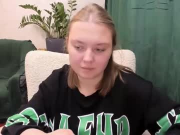 Emilywooow Chaturbate stream image from December 18, 2024