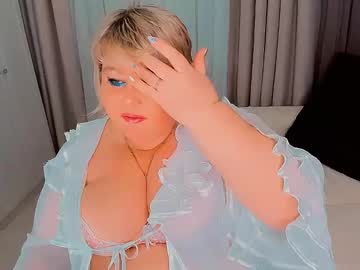 Huge_Booobs Chaturbate stream image from December 18, 2024