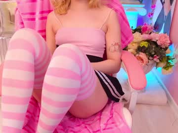 Coconut_Mia Chaturbate stream image from December 18, 2024