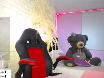 Hollyprincess_2 Chaturbate stream image from December 18, 2024