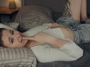 Julianaappleberry Chaturbate stream image from December 18, 2024