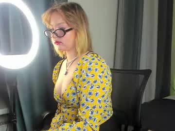 Lilly__Bennet Chaturbate stream image from December 18, 2024