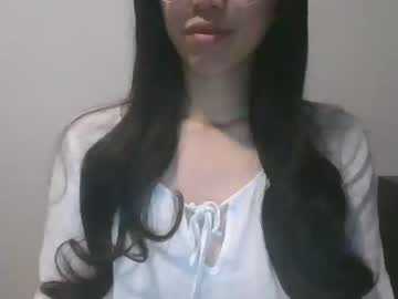 Axuepetitt Chaturbate stream image from December 18, 2024