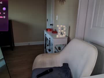 Brookebee27 Chaturbate stream image from December 18, 2024
