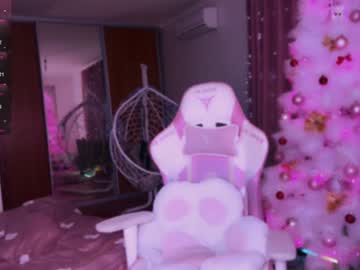 Feminine_Fatale Chaturbate stream image from December 18, 2024