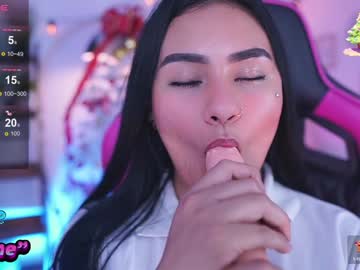 Little_Dinaone Chaturbate stream image from December 18, 2024