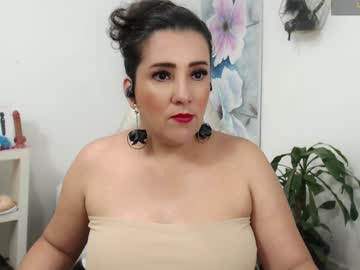 Mom_17 Chaturbate stream image from December 18, 2024