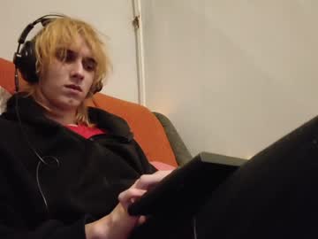 1heyhello Chaturbate stream image from December 19, 2024