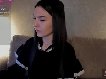 Kira_Owl Chaturbate stream image from December 19, 2024