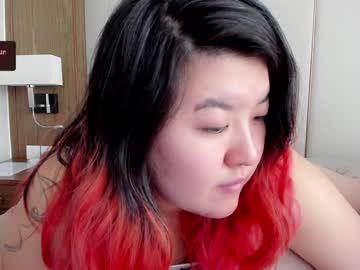 Niatonoori Chaturbate stream image from December 19, 2024