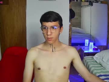 Aaronthomas_ Chaturbate stream image from December 19, 2024