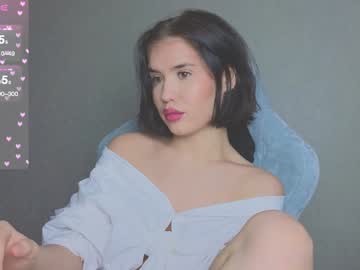 Mia__Lunaa Chaturbate stream image from December 19, 2024