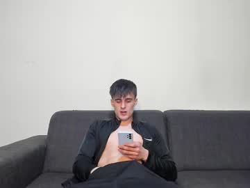 Skinnyguywithbigd Chaturbate stream image from December 19, 2024