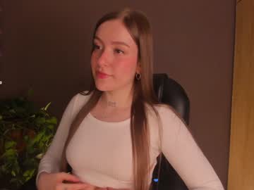 Eilynxx Chaturbate stream image from December 19, 2024