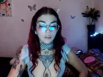 Emilywhitee_ Chaturbate stream image from December 19, 2024