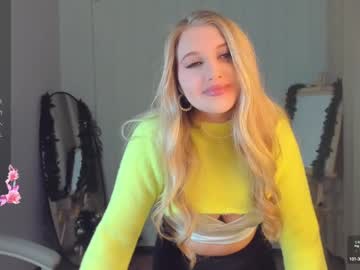 Evacadooo Chaturbate stream image from December 19, 2024
