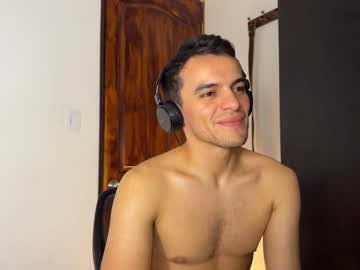 Max_Lancaster Chaturbate stream image from December 19, 2024