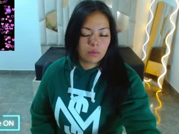 Martina_Tay Chaturbate stream image from December 19, 2024