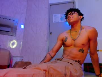 Akazaboy Chaturbate stream image from December 19, 2024