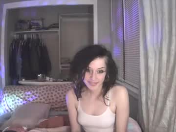 Ladybughug Chaturbate stream image from December 19, 2024