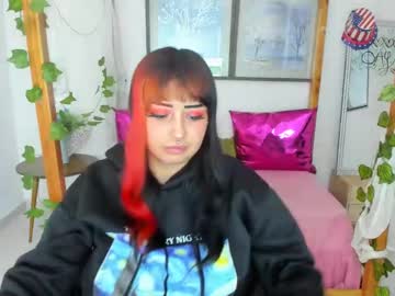 Lussyevans Chaturbate stream image from December 19, 2024