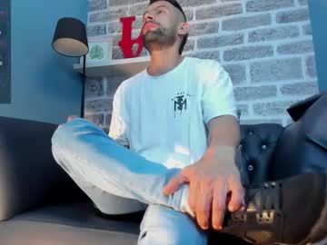 Maximo_22_ Chaturbate stream image from December 19, 2024