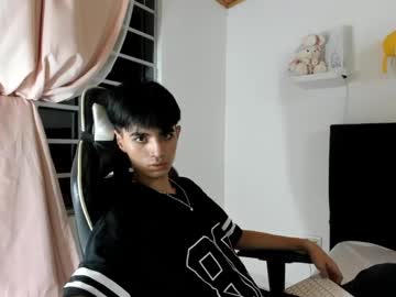 Nohatwink Chaturbate stream image from December 19, 2024