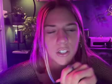 Oliviahansleyy Chaturbate stream image from December 19, 2024