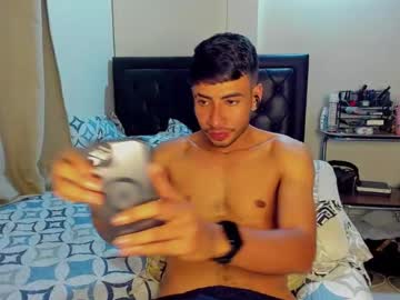 Tooclose_Toofar_ Chaturbate stream image from December 19, 2024
