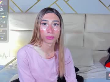 Emmalittlee Chaturbate stream image from December 19, 2024