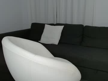 Kiki_Akai Chaturbate stream image from December 19, 2024